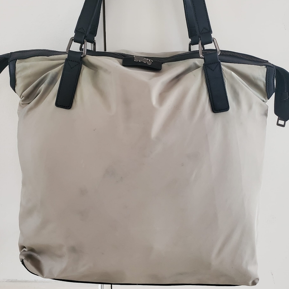 Burberry Large Kahki Buckleigh Tote - Picture 1 of 13